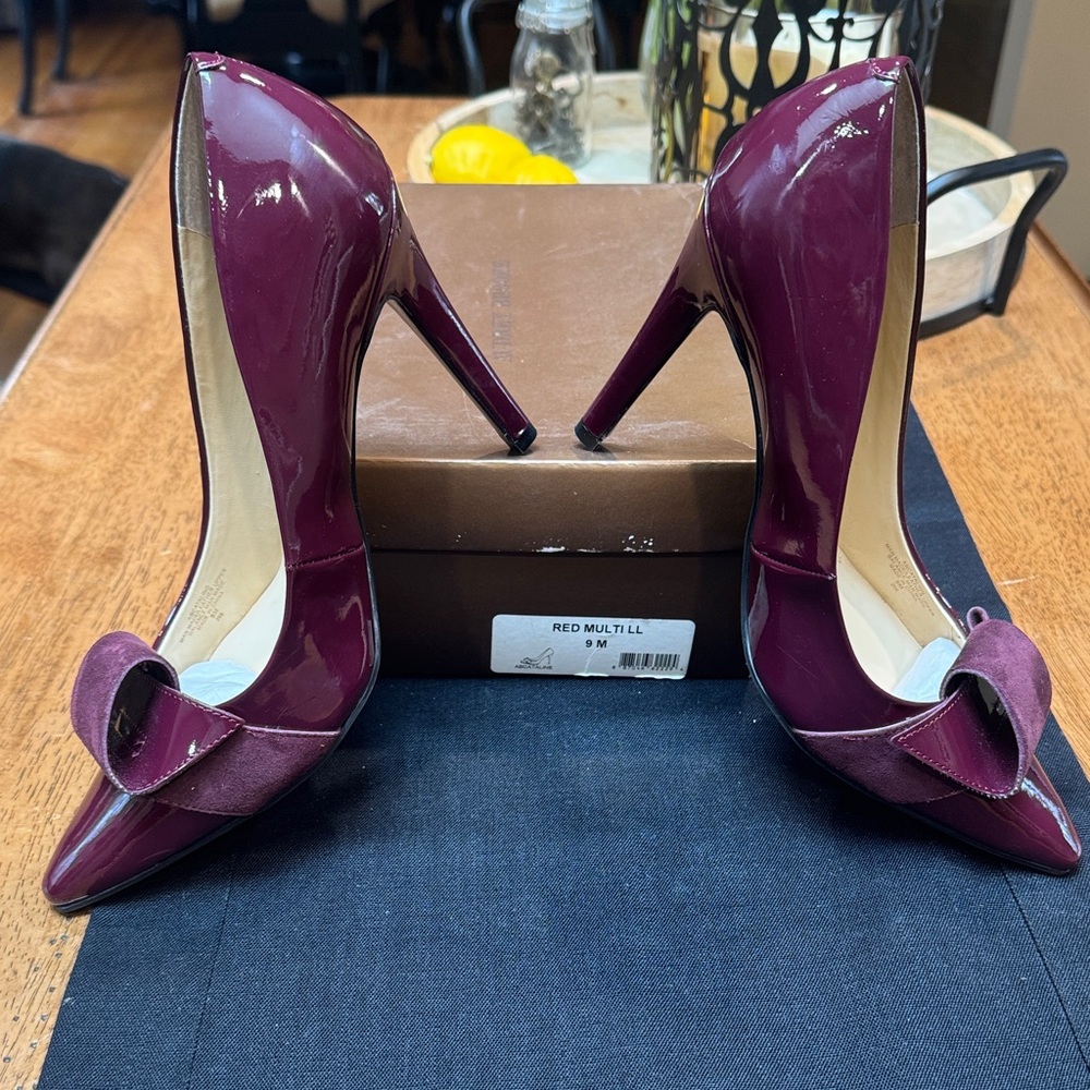 Audrey Brook Elegant Burgundy Heels with Suede Bow Sz 9 - Picture 3 of 5